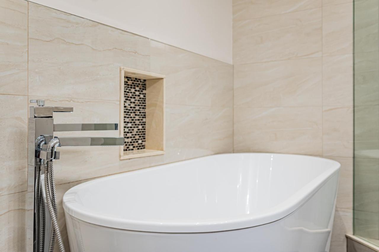 تورونتو Beautiful Property In Downtown Core Close To Subway Station! المظهر الخارجي الصورة